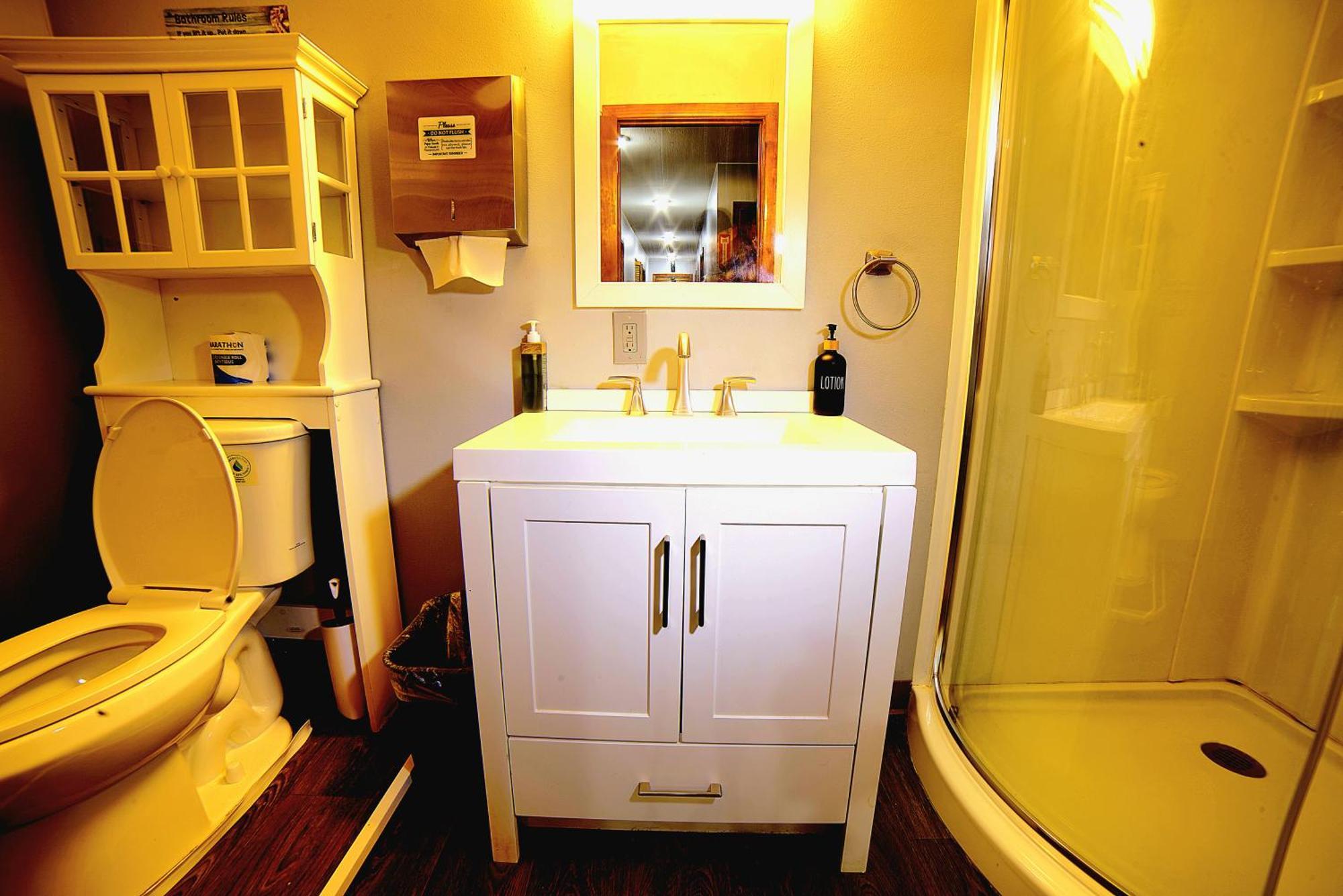 Simple Deluxe Private Room Anchorage Exterior photo